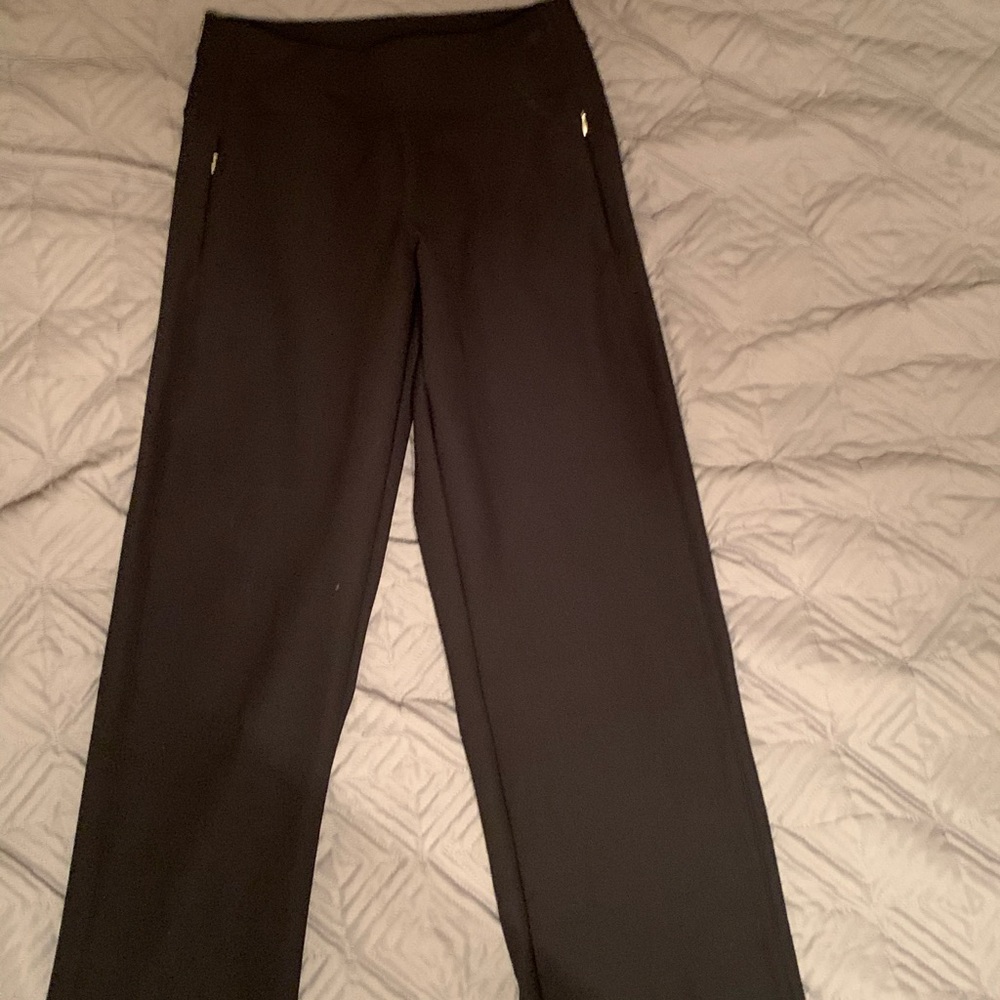 Women’s black wide legs yoga pant..